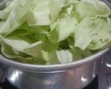 Foto langkah ke 1 dari resep Kubis Bumbu Kuning.