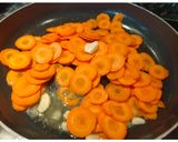 Une image de l'étape 4 de Gâteau de carottes sautées aux lardons & fromage.