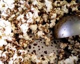 A picture of step 4 of Chocolate popcorn.