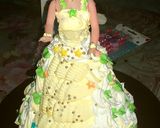 A picture of step 9 of Eggless Doll cake pineappple flavour.