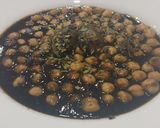 Foto del paso 5 de la receta: Cocina de subsistencia: Garbanzos con Chipirones en su tinta