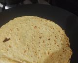 A picture of step 2 of Lauki chila.