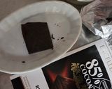 Foto del paso 3 de la receta: Chocobanana helada 🍌 🍫 Heladito saludable de banana, chocolate 85 % cacao, con almendras y sésamo
