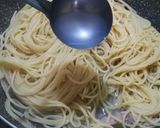Foto del passaggio 4 della ricetta Spaghetti al limone con tonno e cipolla