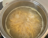 Foto del paso 3 de la receta: Pasta con setas, gambas y tomate seco