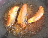 Gambar langkah 2 resipi Ikan Sardin Goreng Kicap.