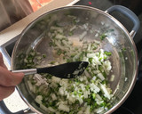 Foto del paso 3 de la receta: Arroz meloso con pulpo y pechugas de pollo con mojo verde