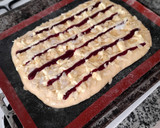 Foto del paso 2 de la receta: Coca de crema, coulis de frutos del bosque y almendras