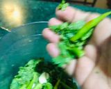 A picture of step 2 of Kairi ki hari chutney.