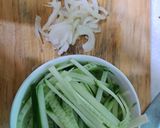 Hình bước làm 1 của món Salad thanh cua dưa leo lạnh