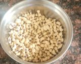 A picture of step 1 of Lobia Chilla.