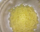 A picture of step 6 of Vegetable noodles omlete.