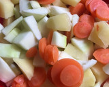 Foto del paso 1 de la receta: Cremita de verduras 🌶 🥔 🥕 con picatostes