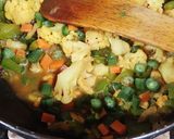 A picture of step 4 of Fulkobichi Rassa Bhaji (cauliflower curry).