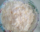Foto del passaggio 4 della ricetta Torta a due piani con crema chantilly e frutti di bosco e panna