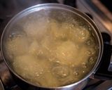 Foto del paso 2 de la receta: Puré con Cebolla Caramelizada y Huevo Mollet 🍳