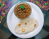 A picture of step 8 of Punjabi chholle with naan.