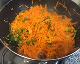 Foto del paso 3 de la receta: Chao fan de pollo (arroz salteado con zanahoria y verdeo)exprés!