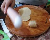 Foto langkah ke 5 dari resep Roll pizza & sosis roll rendah karbo.