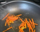 Foto del paso 2 de la receta: Fideos de arroz salteados con atún y verduras
