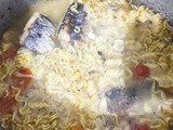 Sopa instantánea con Jurel