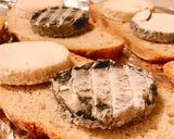 Hình bước làm 2 của món Chèvre Chaud - Bánh Mì Nướng Phô Mai Dê Hai Màu & Bacon