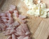 Foto langkah ke 1 dari resep Sup Ayam Simpel Favorit ✅.