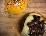 Foto del paso 16 de la receta: Cena norteamericana: Hamburguesas caseras con aros de cebolla y salsa barbacoa