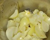 A picture of step 1 of Goose berries amla halwa.
