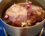 Hình bước làm 3 của món Tim heo hầm hạt sen