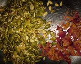 पम्पकिन सीड चिक्की (Pumpkin seed chikki recipe in hindi) रेसिपी चरण 3 फोटो