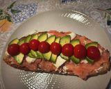 Foto del paso 3 de la receta: Tosta de salmón y queso de cabra