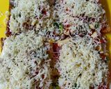ब्राउन ब्रेड हॉट चीज़ पिज़्ज़ा (brown bread hot cheese pizza recipe in Hindi) रेसिपी चरण 3 फोटो