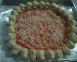 Foto langkah ke 12 dari resep Cheesy Bites Pizza | Pizza dgn pinggiran keju.