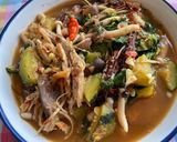 รูปขั้นตอนการทำที่ 4 ของ แกงเผ็ดฟักทองเห็ดปลาย่างใส่ดอกงิ้ว🌶️🧄
