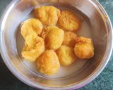 A picture of step 4 of Dahi vada (white udad dal).