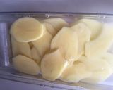 A picture of step 1 of Potato lazaniya.