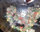 A picture of step 5 of Street style hakka noodles.