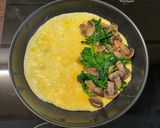 Spenótos-gombás omlett recept fázis 5 fotója