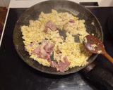Φωτογραφία βήματος 2 της συνταγής Scrambled eggs 🥚🥓🧀🍳🫑