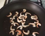 Foto langkah ke 3 dari resep Spaghetti aglio olio with prawn.