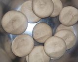 A picture of step 9 of Halwa Poori.
