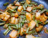A picture of step 5 of Bihari Style Bodi (String Beans)-Potato Subzi.