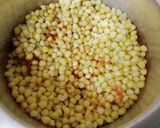 A picture of step 4 of Soft maize with green peas.