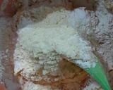 Foto langkah ke 2 dari resep Cookies Maizena Pandan Almond.
