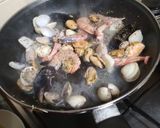Foto del paso 2 de la receta: Tallarines con marisco. Fácil y rápido