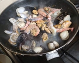 Foto del paso 2 de la receta: Tallarines con marisco. Fácil y rápido