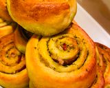 Bułeczki (ślimaki) z boczkiem i pesto krok przepisu 1 zdjęcie