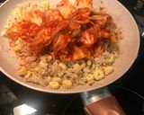 รูปขั้นตอนการทำที่ 6 ของ ข้าวกล้องผัดกิมจิ และอกไก่ตุ๋น+ไข่ต้ม(เมนูอร่อยและไม่อ้วนค่ะ)