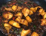 Gambar langkah 6 resipi Kam Heong Chicken.